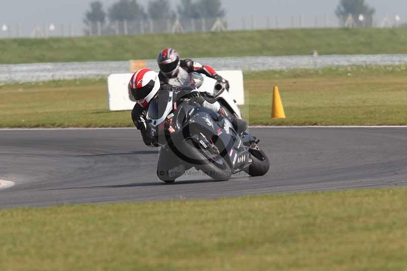 Motorcycle action photographs;Trackday digital images;event digital images;eventdigitalimages;no limits trackday;peter wileman photography;snetterton;snetterton circuit norfolk;snetterton photographs;trackday;trackday photos