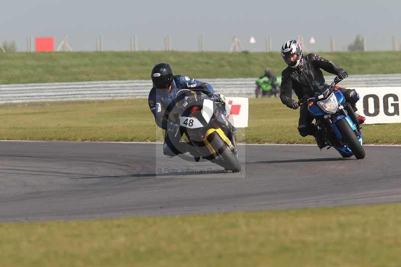 Motorcycle action photographs;Trackday digital images;event digital images;eventdigitalimages;no limits trackday;peter wileman photography;snetterton;snetterton circuit norfolk;snetterton photographs;trackday;trackday photos