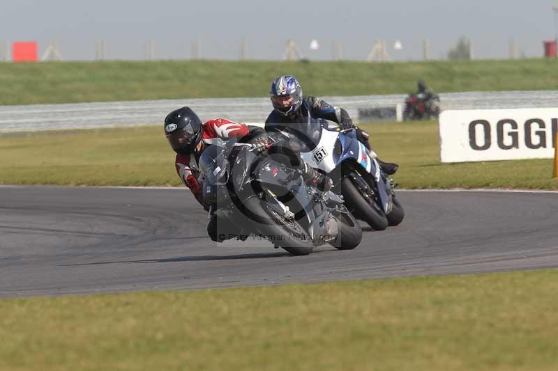 Motorcycle action photographs;Trackday digital images;event digital images;eventdigitalimages;no limits trackday;peter wileman photography;snetterton;snetterton circuit norfolk;snetterton photographs;trackday;trackday photos
