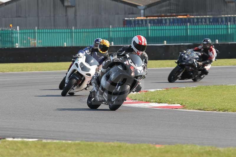Motorcycle action photographs;Trackday digital images;event digital images;eventdigitalimages;no limits trackday;peter wileman photography;snetterton;snetterton circuit norfolk;snetterton photographs;trackday;trackday photos