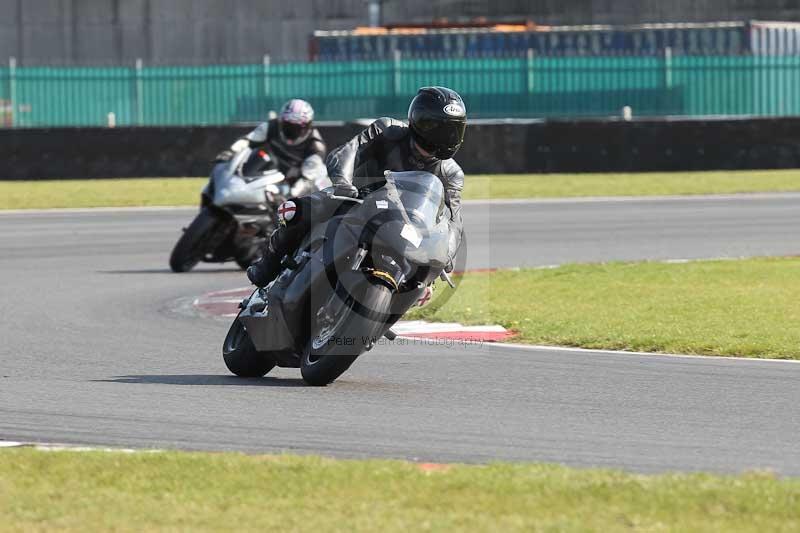 Motorcycle action photographs;Trackday digital images;event digital images;eventdigitalimages;no limits trackday;peter wileman photography;snetterton;snetterton circuit norfolk;snetterton photographs;trackday;trackday photos