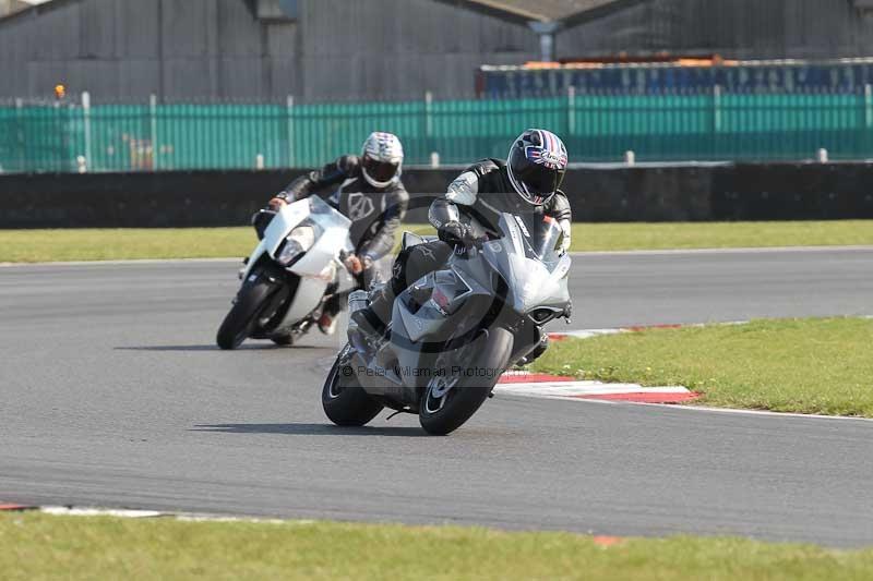 Motorcycle action photographs;Trackday digital images;event digital images;eventdigitalimages;no limits trackday;peter wileman photography;snetterton;snetterton circuit norfolk;snetterton photographs;trackday;trackday photos