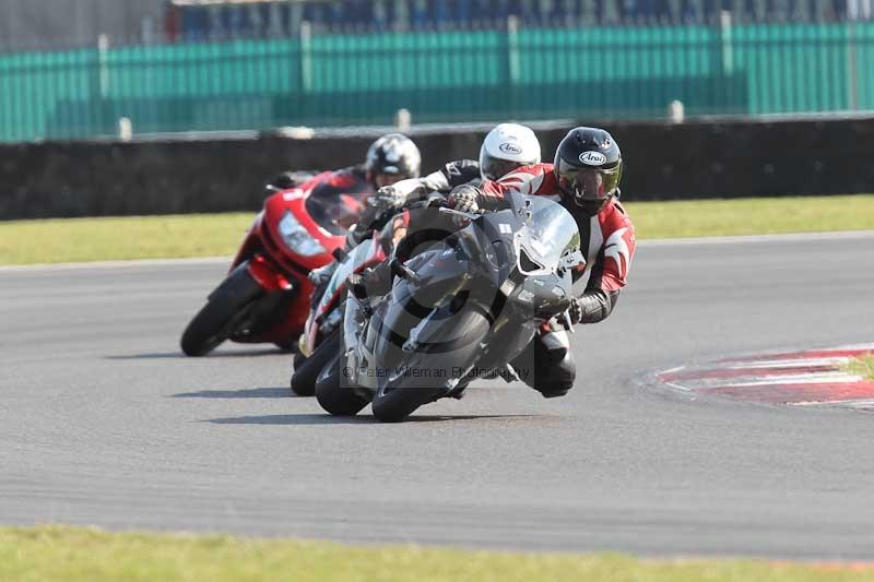 Motorcycle action photographs;Trackday digital images;event digital images;eventdigitalimages;no limits trackday;peter wileman photography;snetterton;snetterton circuit norfolk;snetterton photographs;trackday;trackday photos