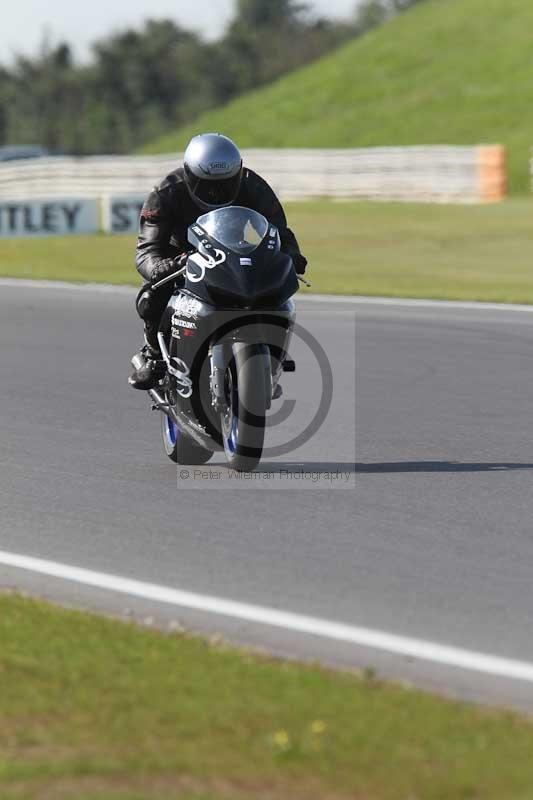 Motorcycle action photographs;Trackday digital images;event digital images;eventdigitalimages;no limits trackday;peter wileman photography;snetterton;snetterton circuit norfolk;snetterton photographs;trackday;trackday photos