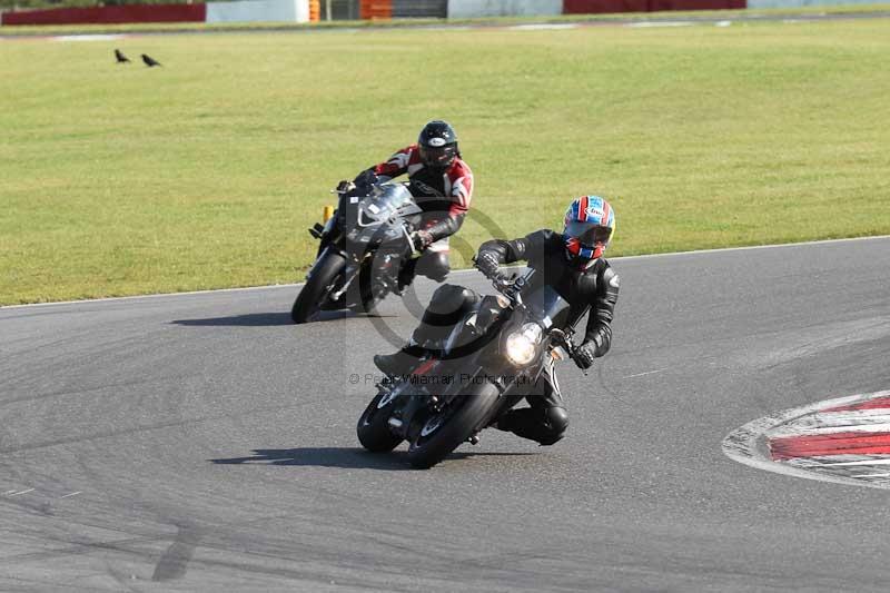 Motorcycle action photographs;Trackday digital images;event digital images;eventdigitalimages;no limits trackday;peter wileman photography;snetterton;snetterton circuit norfolk;snetterton photographs;trackday;trackday photos