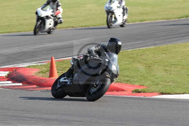 Motorcycle action photographs;Trackday digital images;event digital images;eventdigitalimages;no limits trackday;peter wileman photography;snetterton;snetterton circuit norfolk;snetterton photographs;trackday;trackday photos