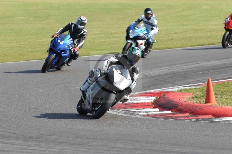 Motorcycle action photographs;Trackday digital images;event digital images;eventdigitalimages;no limits trackday;peter wileman photography;snetterton;snetterton circuit norfolk;snetterton photographs;trackday;trackday photos