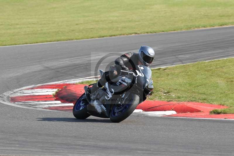 Motorcycle action photographs;Trackday digital images;event digital images;eventdigitalimages;no limits trackday;peter wileman photography;snetterton;snetterton circuit norfolk;snetterton photographs;trackday;trackday photos
