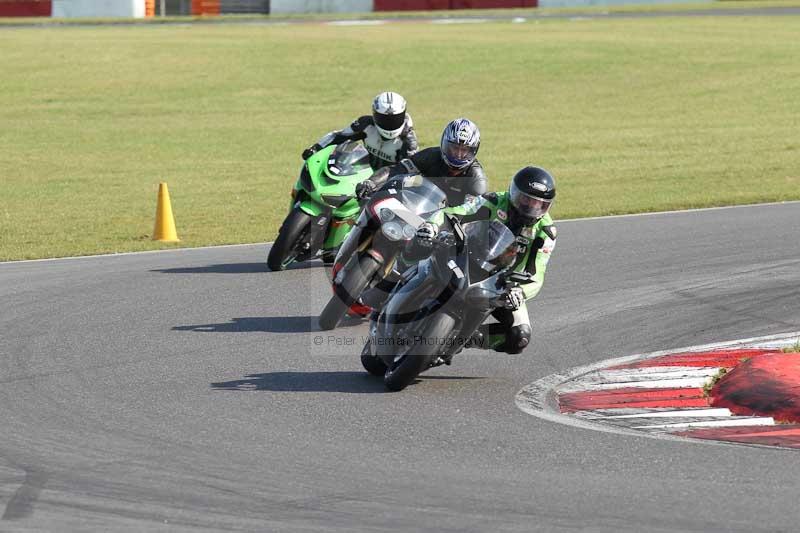 Motorcycle action photographs;Trackday digital images;event digital images;eventdigitalimages;no limits trackday;peter wileman photography;snetterton;snetterton circuit norfolk;snetterton photographs;trackday;trackday photos