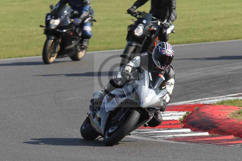 Motorcycle action photographs;Trackday digital images;event digital images;eventdigitalimages;no limits trackday;peter wileman photography;snetterton;snetterton circuit norfolk;snetterton photographs;trackday;trackday photos