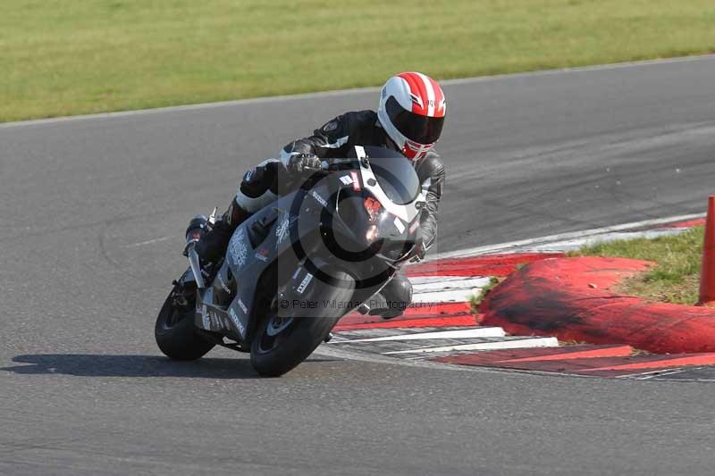 Motorcycle action photographs;Trackday digital images;event digital images;eventdigitalimages;no limits trackday;peter wileman photography;snetterton;snetterton circuit norfolk;snetterton photographs;trackday;trackday photos