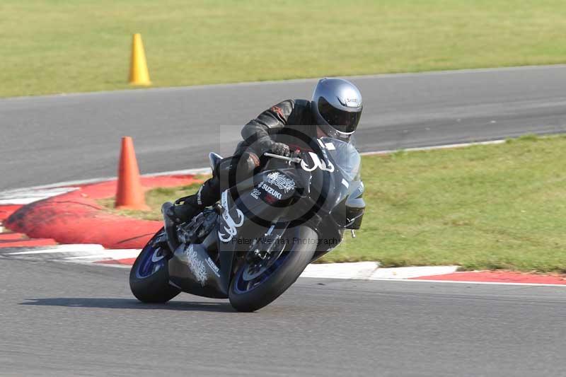 Motorcycle action photographs;Trackday digital images;event digital images;eventdigitalimages;no limits trackday;peter wileman photography;snetterton;snetterton circuit norfolk;snetterton photographs;trackday;trackday photos