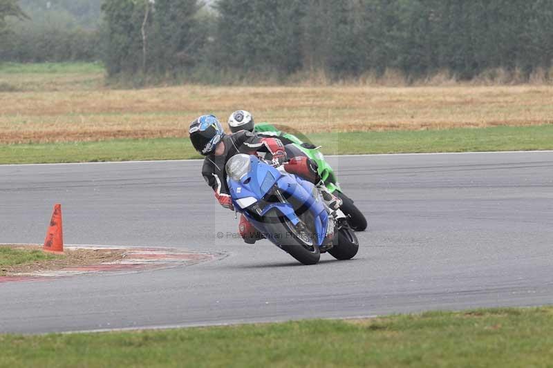 Motorcycle action photographs;Trackday digital images;event digital images;eventdigitalimages;no limits trackday;peter wileman photography;snetterton;snetterton circuit norfolk;snetterton photographs;trackday;trackday photos