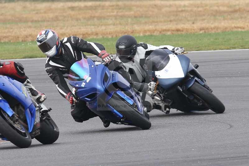 Motorcycle action photographs;Trackday digital images;event digital images;eventdigitalimages;no limits trackday;peter wileman photography;snetterton;snetterton circuit norfolk;snetterton photographs;trackday;trackday photos