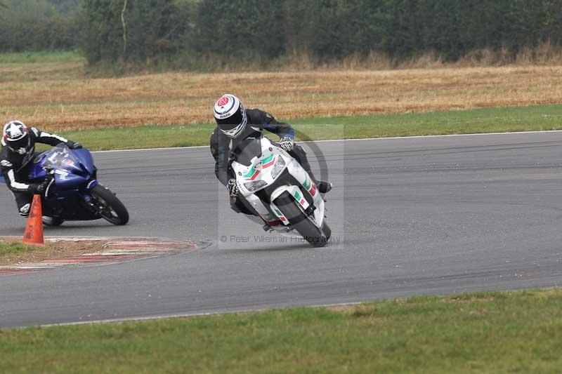 Motorcycle action photographs;Trackday digital images;event digital images;eventdigitalimages;no limits trackday;peter wileman photography;snetterton;snetterton circuit norfolk;snetterton photographs;trackday;trackday photos
