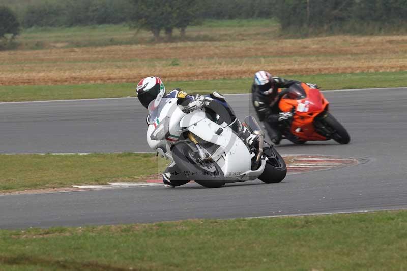 Motorcycle action photographs;Trackday digital images;event digital images;eventdigitalimages;no limits trackday;peter wileman photography;snetterton;snetterton circuit norfolk;snetterton photographs;trackday;trackday photos
