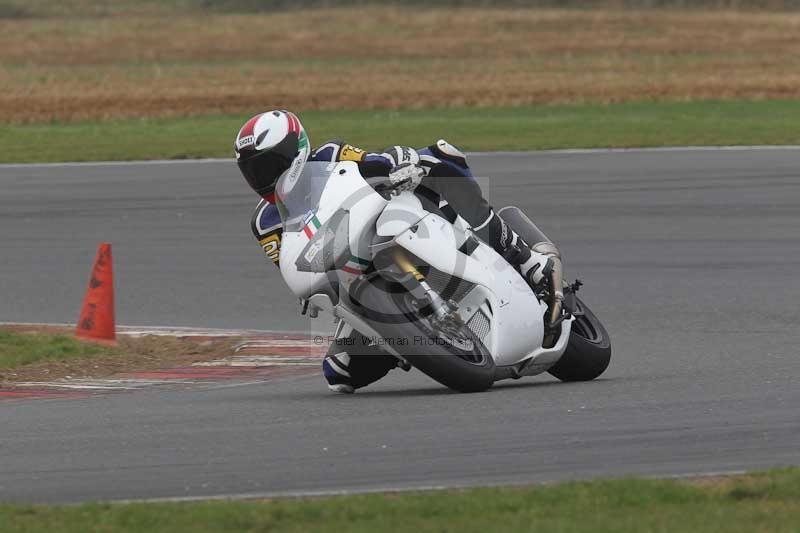 Motorcycle action photographs;Trackday digital images;event digital images;eventdigitalimages;no limits trackday;peter wileman photography;snetterton;snetterton circuit norfolk;snetterton photographs;trackday;trackday photos