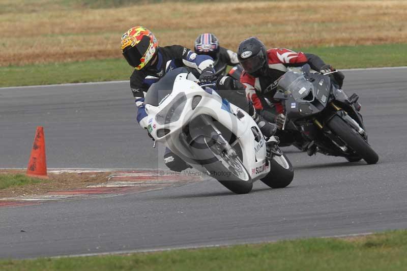 Motorcycle action photographs;Trackday digital images;event digital images;eventdigitalimages;no limits trackday;peter wileman photography;snetterton;snetterton circuit norfolk;snetterton photographs;trackday;trackday photos