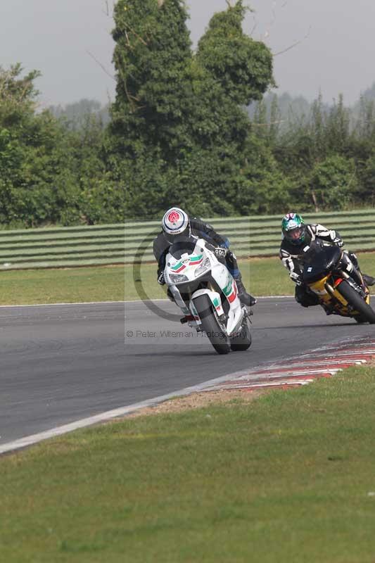 Motorcycle action photographs;Trackday digital images;event digital images;eventdigitalimages;no limits trackday;peter wileman photography;snetterton;snetterton circuit norfolk;snetterton photographs;trackday;trackday photos