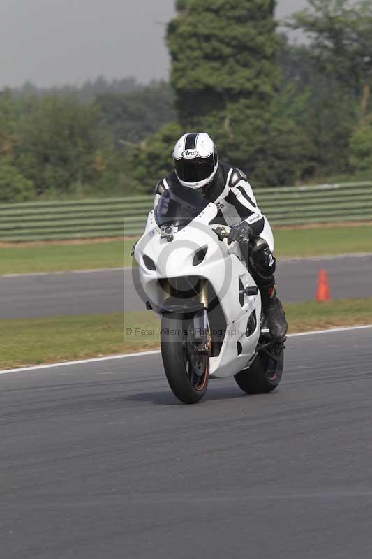 Motorcycle action photographs;Trackday digital images;event digital images;eventdigitalimages;no limits trackday;peter wileman photography;snetterton;snetterton circuit norfolk;snetterton photographs;trackday;trackday photos