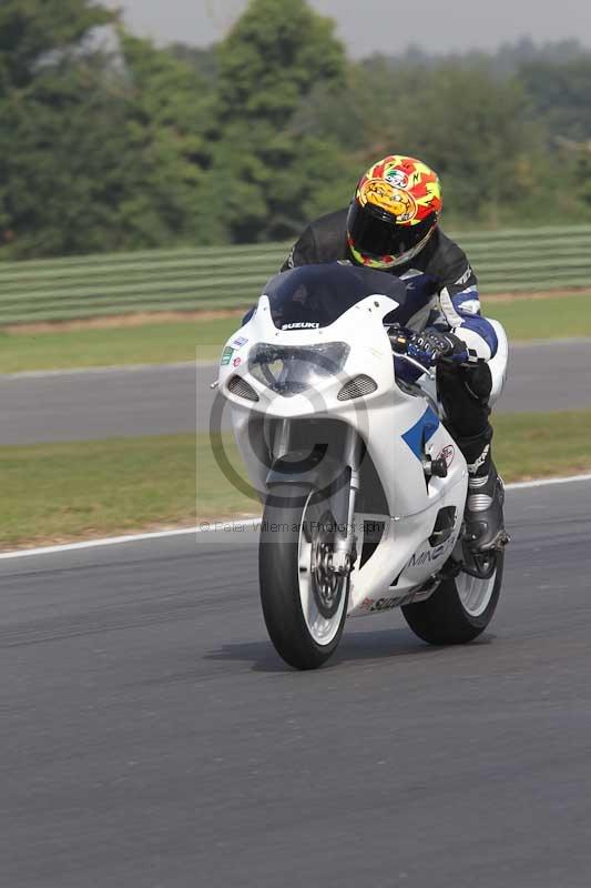 Motorcycle action photographs;Trackday digital images;event digital images;eventdigitalimages;no limits trackday;peter wileman photography;snetterton;snetterton circuit norfolk;snetterton photographs;trackday;trackday photos