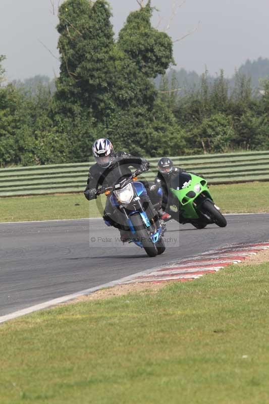 Motorcycle action photographs;Trackday digital images;event digital images;eventdigitalimages;no limits trackday;peter wileman photography;snetterton;snetterton circuit norfolk;snetterton photographs;trackday;trackday photos