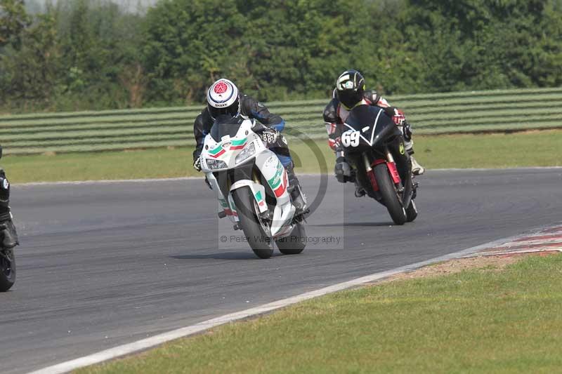 Motorcycle action photographs;Trackday digital images;event digital images;eventdigitalimages;no limits trackday;peter wileman photography;snetterton;snetterton circuit norfolk;snetterton photographs;trackday;trackday photos