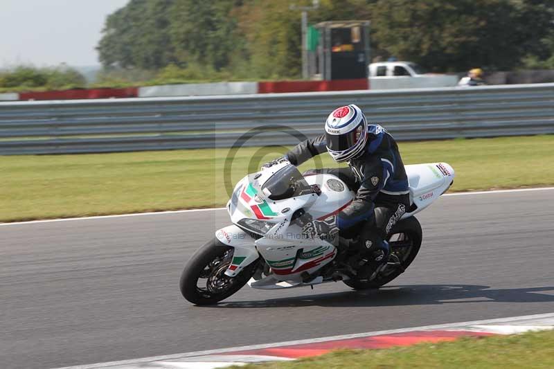 Motorcycle action photographs;Trackday digital images;event digital images;eventdigitalimages;no limits trackday;peter wileman photography;snetterton;snetterton circuit norfolk;snetterton photographs;trackday;trackday photos