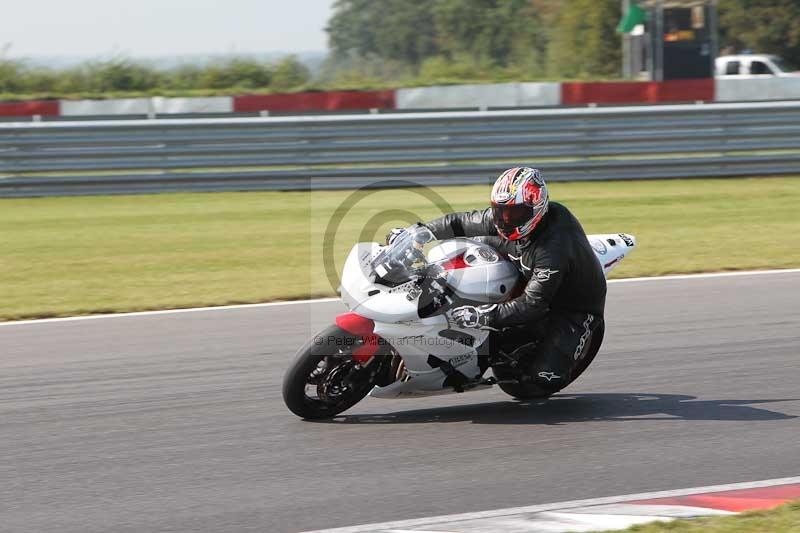 Motorcycle action photographs;Trackday digital images;event digital images;eventdigitalimages;no limits trackday;peter wileman photography;snetterton;snetterton circuit norfolk;snetterton photographs;trackday;trackday photos