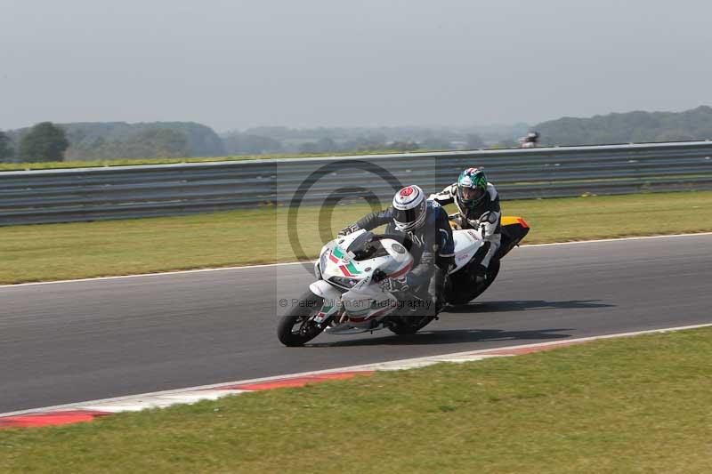 Motorcycle action photographs;Trackday digital images;event digital images;eventdigitalimages;no limits trackday;peter wileman photography;snetterton;snetterton circuit norfolk;snetterton photographs;trackday;trackday photos