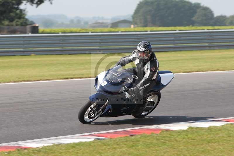 Motorcycle action photographs;Trackday digital images;event digital images;eventdigitalimages;no limits trackday;peter wileman photography;snetterton;snetterton circuit norfolk;snetterton photographs;trackday;trackday photos