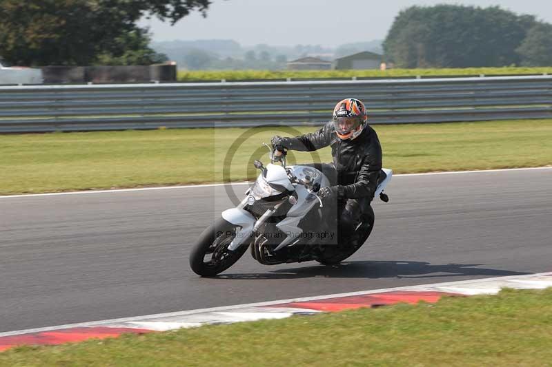 Motorcycle action photographs;Trackday digital images;event digital images;eventdigitalimages;no limits trackday;peter wileman photography;snetterton;snetterton circuit norfolk;snetterton photographs;trackday;trackday photos