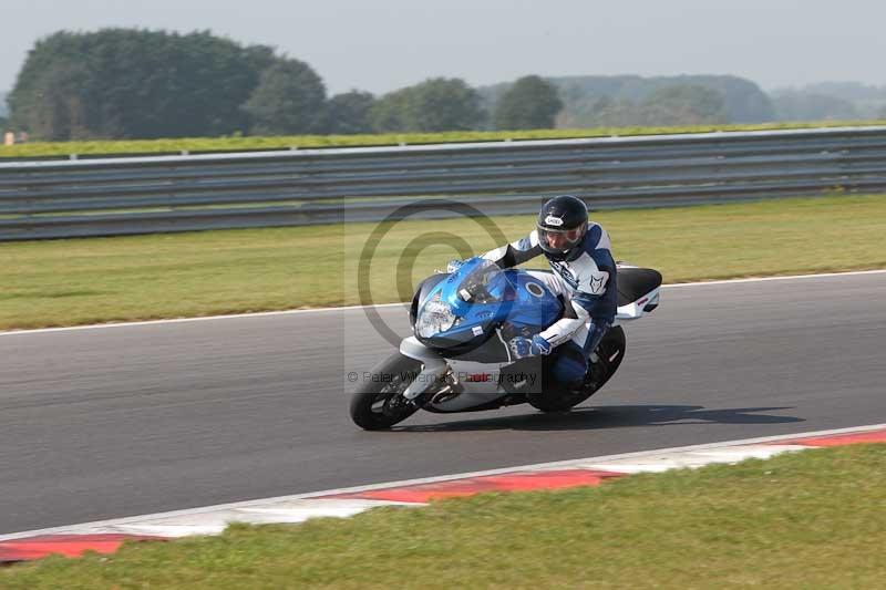 Motorcycle action photographs;Trackday digital images;event digital images;eventdigitalimages;no limits trackday;peter wileman photography;snetterton;snetterton circuit norfolk;snetterton photographs;trackday;trackday photos