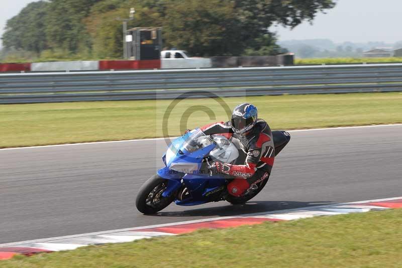 Motorcycle action photographs;Trackday digital images;event digital images;eventdigitalimages;no limits trackday;peter wileman photography;snetterton;snetterton circuit norfolk;snetterton photographs;trackday;trackday photos