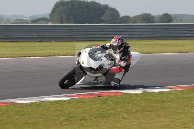 Motorcycle action photographs;Trackday digital images;event digital images;eventdigitalimages;no limits trackday;peter wileman photography;snetterton;snetterton circuit norfolk;snetterton photographs;trackday;trackday photos
