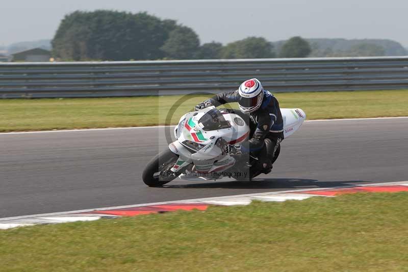 Motorcycle action photographs;Trackday digital images;event digital images;eventdigitalimages;no limits trackday;peter wileman photography;snetterton;snetterton circuit norfolk;snetterton photographs;trackday;trackday photos