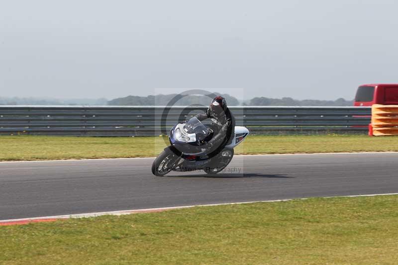 Motorcycle action photographs;Trackday digital images;event digital images;eventdigitalimages;no limits trackday;peter wileman photography;snetterton;snetterton circuit norfolk;snetterton photographs;trackday;trackday photos