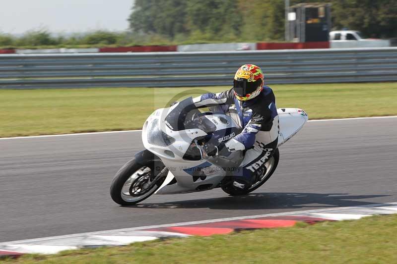 Motorcycle action photographs;Trackday digital images;event digital images;eventdigitalimages;no limits trackday;peter wileman photography;snetterton;snetterton circuit norfolk;snetterton photographs;trackday;trackday photos