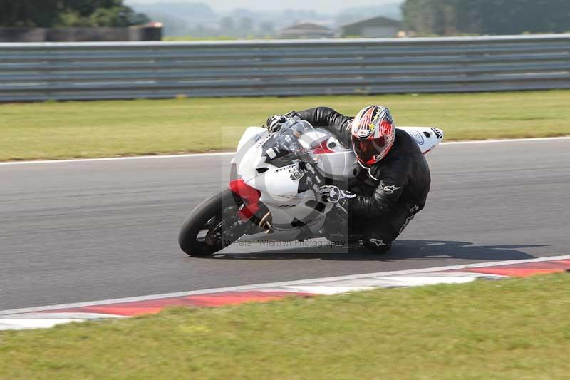 Motorcycle action photographs;Trackday digital images;event digital images;eventdigitalimages;no limits trackday;peter wileman photography;snetterton;snetterton circuit norfolk;snetterton photographs;trackday;trackday photos