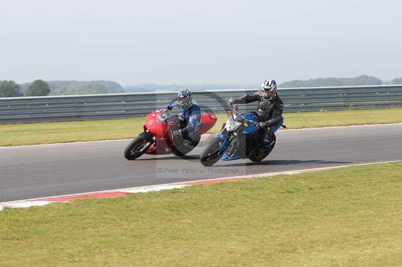 Motorcycle action photographs;Trackday digital images;event digital images;eventdigitalimages;no limits trackday;peter wileman photography;snetterton;snetterton circuit norfolk;snetterton photographs;trackday;trackday photos