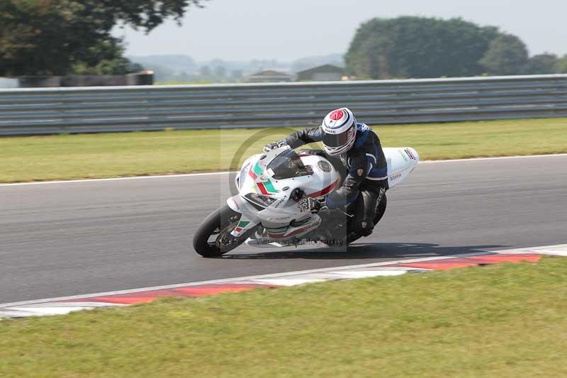 Motorcycle action photographs;Trackday digital images;event digital images;eventdigitalimages;no limits trackday;peter wileman photography;snetterton;snetterton circuit norfolk;snetterton photographs;trackday;trackday photos