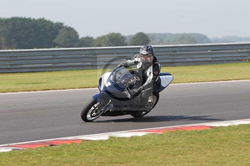 Motorcycle action photographs;Trackday digital images;event digital images;eventdigitalimages;no limits trackday;peter wileman photography;snetterton;snetterton circuit norfolk;snetterton photographs;trackday;trackday photos