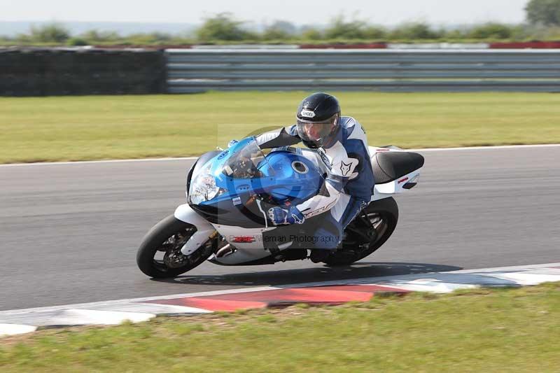 Motorcycle action photographs;Trackday digital images;event digital images;eventdigitalimages;no limits trackday;peter wileman photography;snetterton;snetterton circuit norfolk;snetterton photographs;trackday;trackday photos