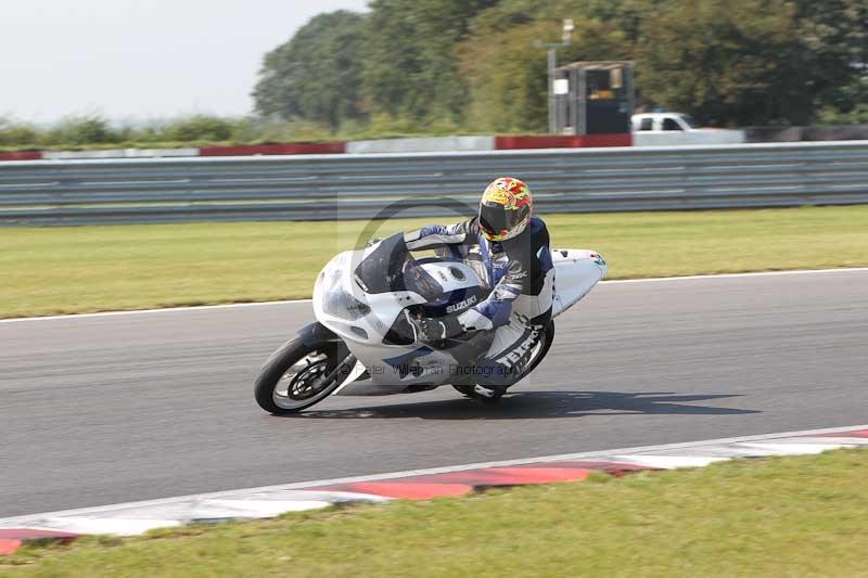Motorcycle action photographs;Trackday digital images;event digital images;eventdigitalimages;no limits trackday;peter wileman photography;snetterton;snetterton circuit norfolk;snetterton photographs;trackday;trackday photos