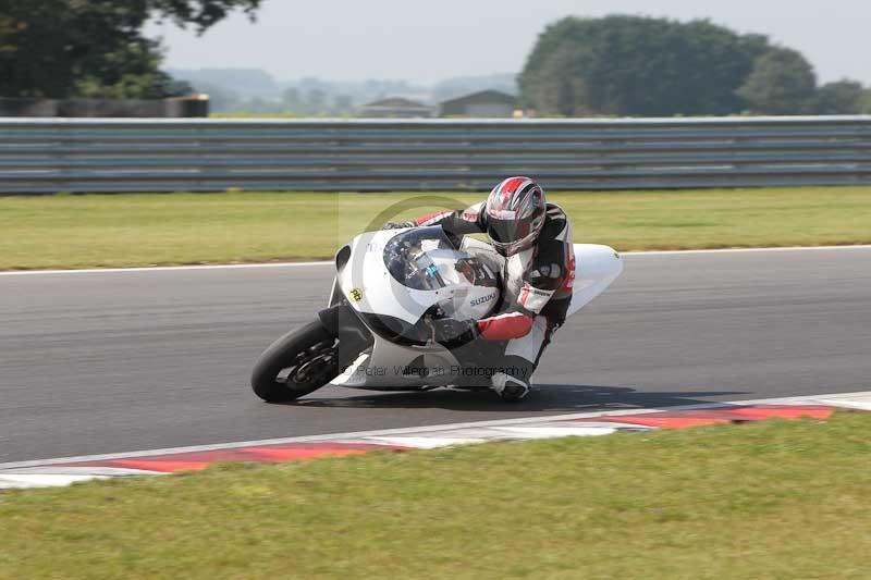 Motorcycle action photographs;Trackday digital images;event digital images;eventdigitalimages;no limits trackday;peter wileman photography;snetterton;snetterton circuit norfolk;snetterton photographs;trackday;trackday photos
