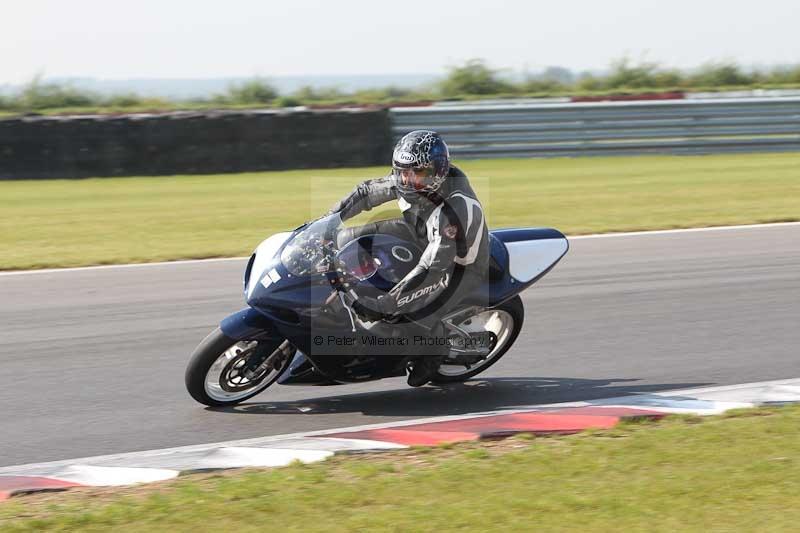 Motorcycle action photographs;Trackday digital images;event digital images;eventdigitalimages;no limits trackday;peter wileman photography;snetterton;snetterton circuit norfolk;snetterton photographs;trackday;trackday photos