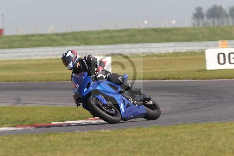Motorcycle action photographs;Trackday digital images;event digital images;eventdigitalimages;no limits trackday;peter wileman photography;snetterton;snetterton circuit norfolk;snetterton photographs;trackday;trackday photos