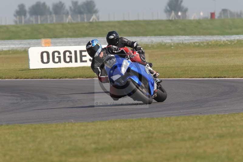 Motorcycle action photographs;Trackday digital images;event digital images;eventdigitalimages;no limits trackday;peter wileman photography;snetterton;snetterton circuit norfolk;snetterton photographs;trackday;trackday photos
