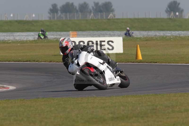 Motorcycle action photographs;Trackday digital images;event digital images;eventdigitalimages;no limits trackday;peter wileman photography;snetterton;snetterton circuit norfolk;snetterton photographs;trackday;trackday photos