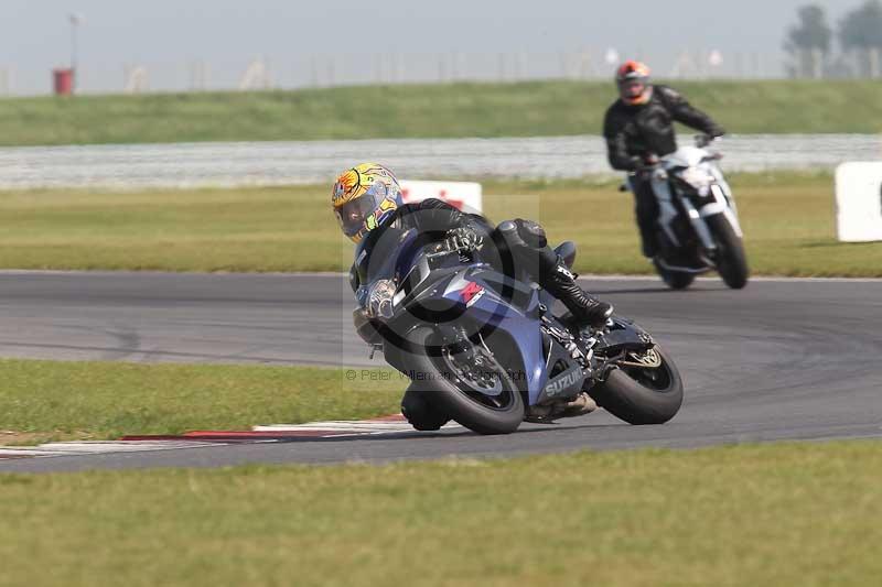 Motorcycle action photographs;Trackday digital images;event digital images;eventdigitalimages;no limits trackday;peter wileman photography;snetterton;snetterton circuit norfolk;snetterton photographs;trackday;trackday photos